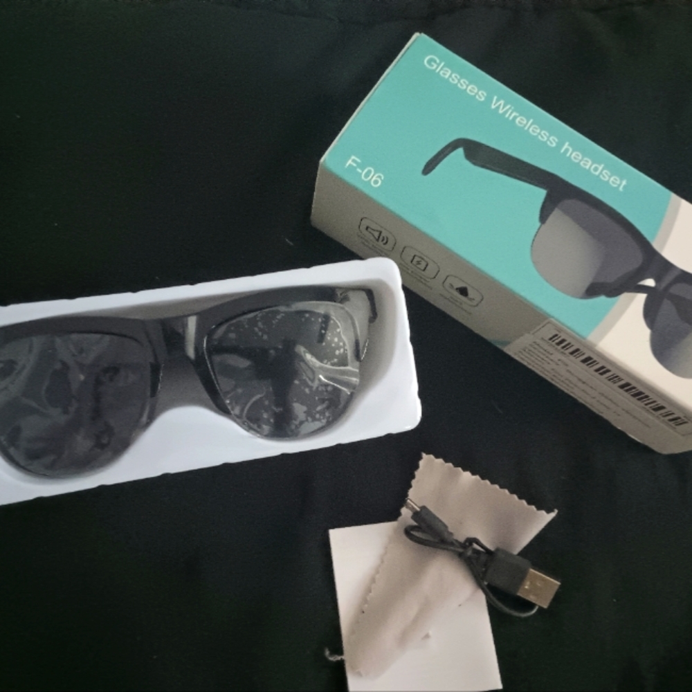 Bluetooth wireless polarized obsidian black sunglasses